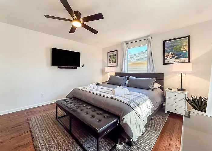 Cozy Walkable To Uiuc * Champaign