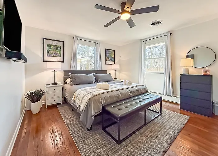 Villa Cozy Walkable To Uiuc Champaign